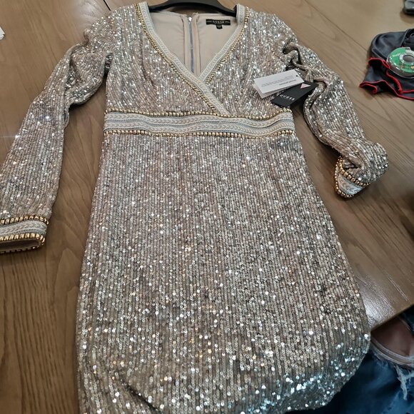 NWT Guess Sequined Cocktail Party Dress Silver/Gold Women's XS Lined, V-Neck! - Picture 4 of 16